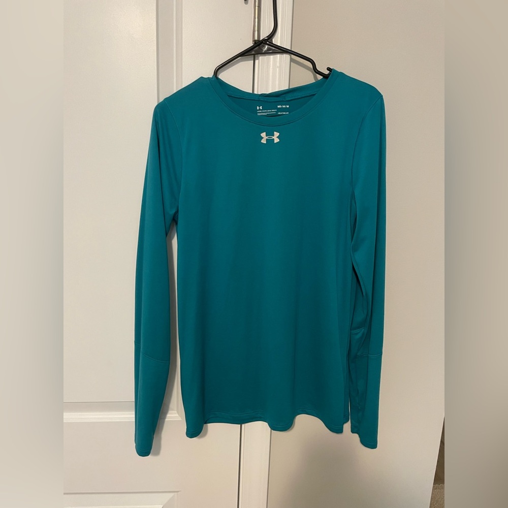 Under armour dry fit size medium